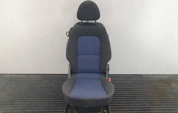 Mitsubishi Colt Front passenger seat