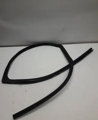 Renault Kadjar Rubber seal rear door window/glass 