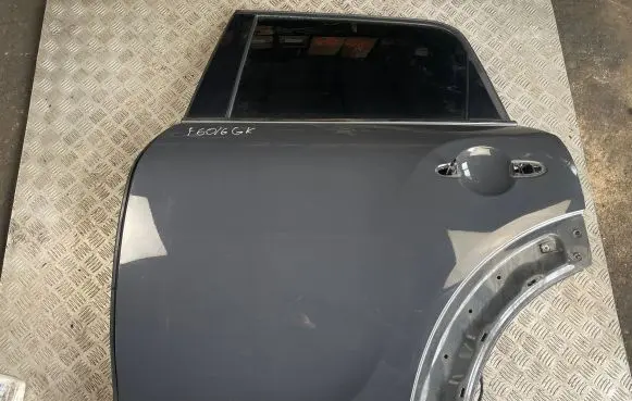 Mini Cooper Countryman F60 Rear door