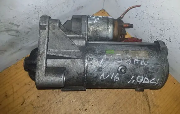 Renault Megane II Starter motor D7R49 8200331251