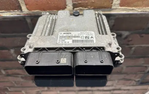 Opel Vivaro Engine control unit/module 9850563780 9851039580 0281039490