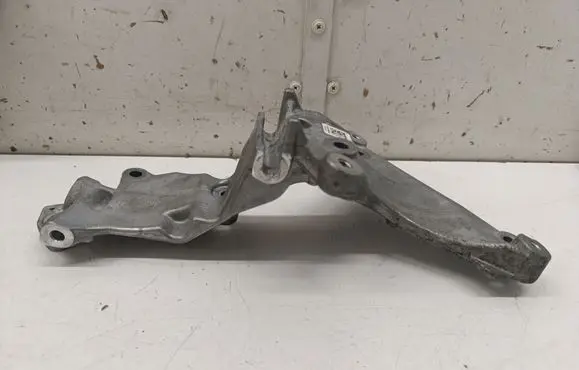 Mercedes-Benz GLB x247 A/C compressor mount bracket A2821508000