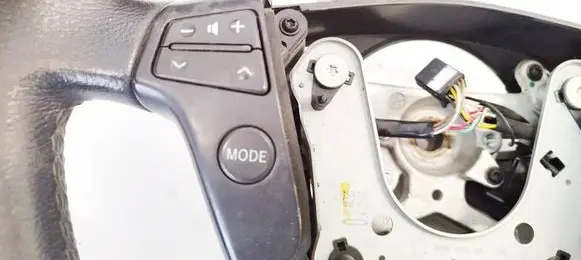 Toyota Avensis T250 Steering wheel buttons/switches