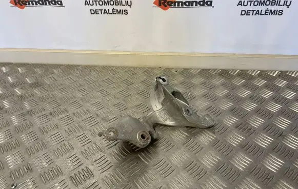 Renault Trafic III (X82) EGR valve cooler bracket 