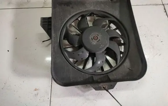 Dodge Grand Caravan Radiator cooling fan shroud 