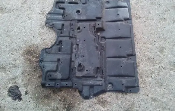 Engine splash shield/under tray