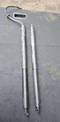 KIA EV6 Tailgate strut brak