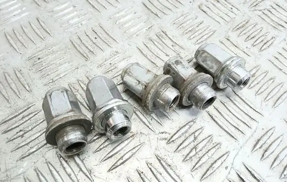 Toyota RAV 4 (XA20) Nuts/bolts 