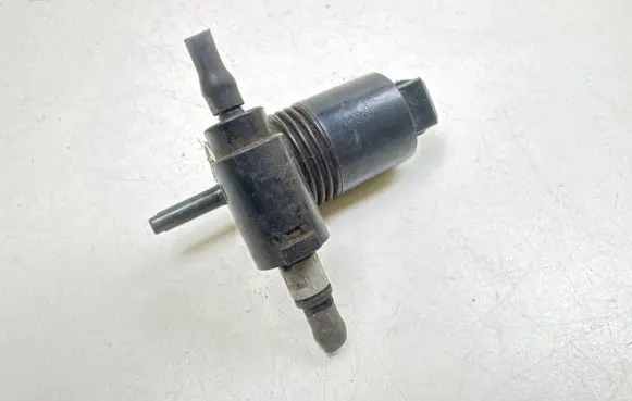 Nissan Note (E11) Windscreen/windshield washer pump 30097 091024B 593794