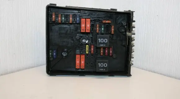 Volkswagen Caddy Fuse module 1K0937125A 0608486592E 017181301