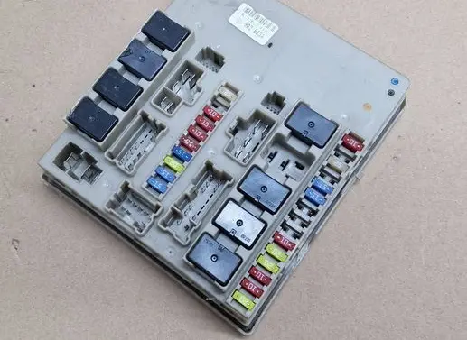 Renault Clio III Fuse module 902663A