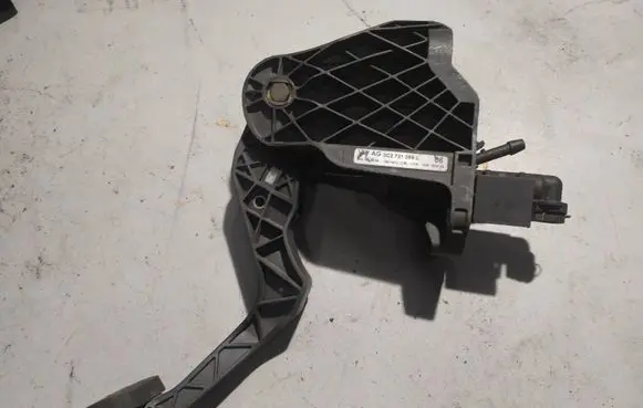 Clutch pedal