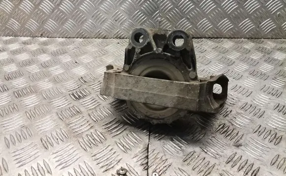 Ford Focus Engine mount bracket