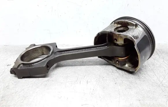 Volvo V50 Piston with connecting rod