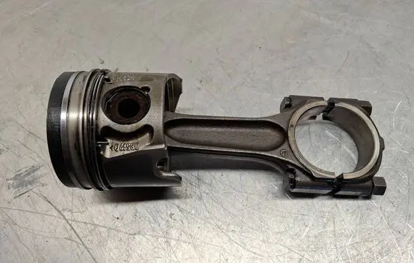 Ford Galaxy Piston with connecting rod 