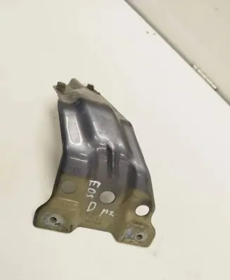Volkswagen Eos Fender mounting bracket 1Q0821136