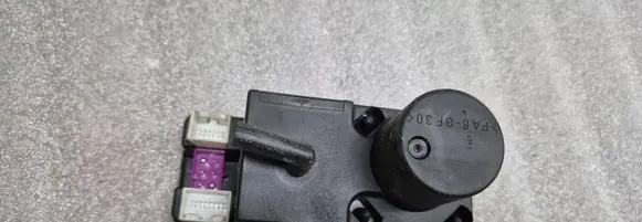Audi A4 S4 B5 8D Central locking vacuum pump 8TZ00652206