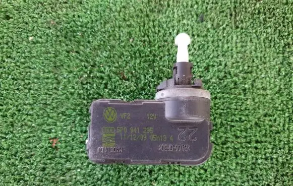 Seat Ibiza IV (6J,6P) Headlight level adjustment motor 5P0941295