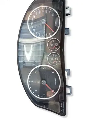 Volkswagen Tiguan Speedometer (instrument cluster) 5N0920870D