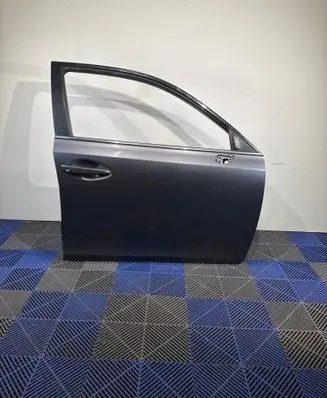 Lexus CT 200H Front door