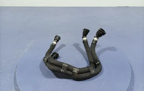 Audi A4 S4 B7 8E 8H Engine coolant pipe/hose 8596403