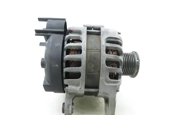 Dacia Duster Generator/alternator TG12S373 231004473R