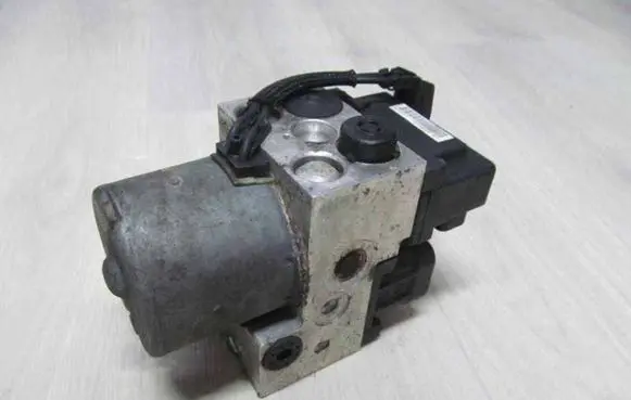 Nissan Navara D22 ABS Pump 47660VK310 7312