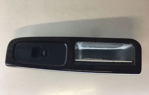 Volvo V50 Front door window switch trim 8679670 30658448