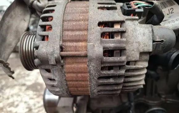Nissan Juke I F15 Generator/alternator 231001ka1a