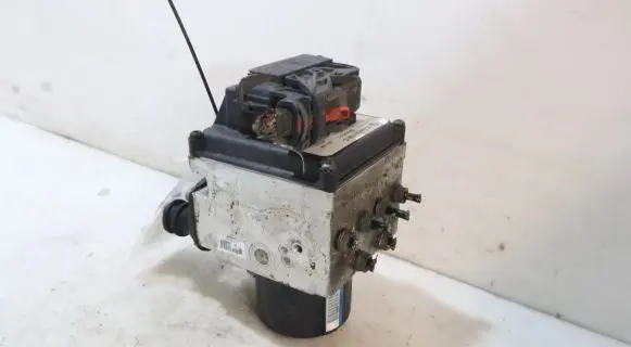 Volkswagen PASSAT B6 ABS Pump 16431601