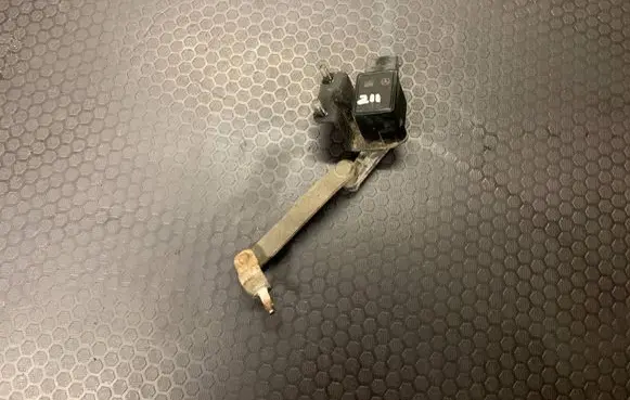 Mercedes-Benz E W211 Air suspension front height level sensor A0105427717 29405