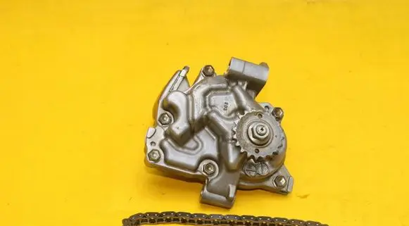 Toyota RAV 4 (XA40) Oil pump 