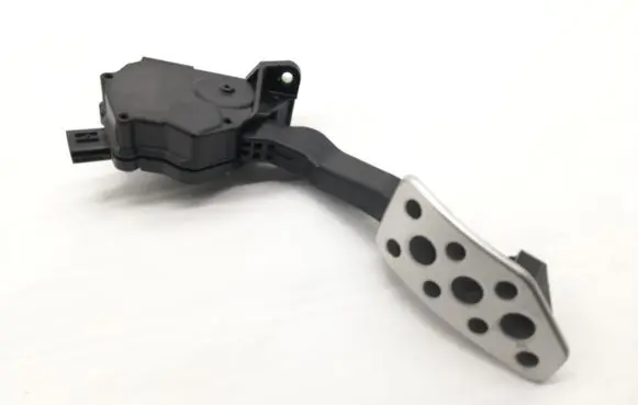 Accelerator throttle pedal