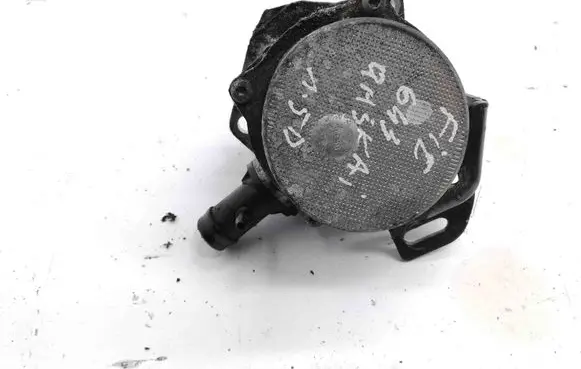 Nissan Qashqai Vacuum pump 8201005306