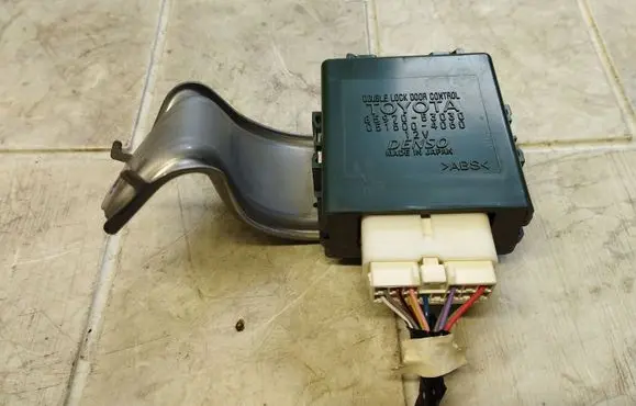 Lexus IS 220D-250-350 Door control unit/module 8597053030 0515004060
