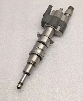 BMW 3 E90 E91 Fuel injector 7589048 101818