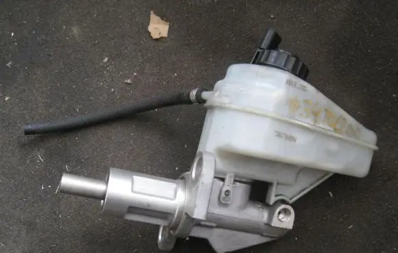 Seat Toledo III (5P) Master brake cylinder