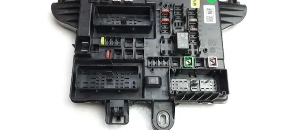 Opel Insignia A Fuse module 13277322 M7082