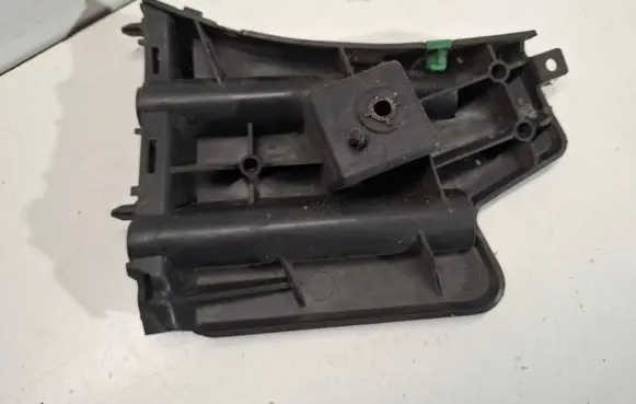Volvo V60 Front bumper mounting bracket 30796626