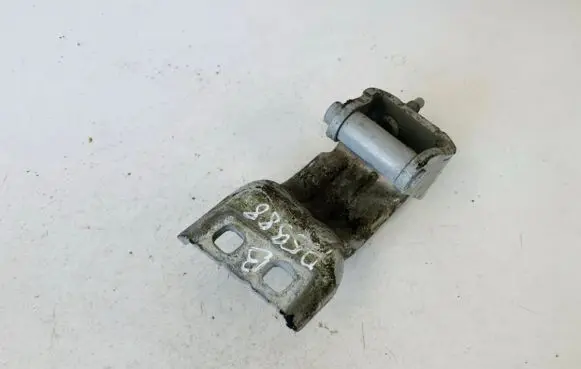 Tailgate/trunk/boot hinge