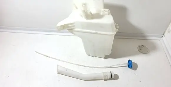 Toyota Corolla Verso AR10 Windshield washer fluid reservoir/tank 001193