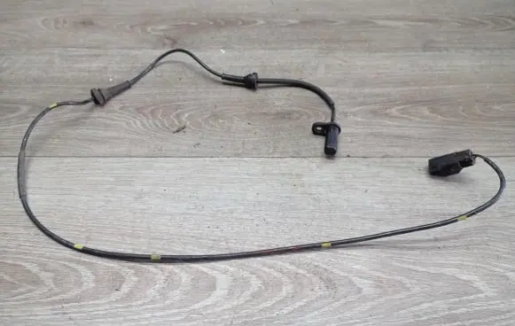 Volvo XC90 ABS brake wheel speed sensor 10071161783 30682478