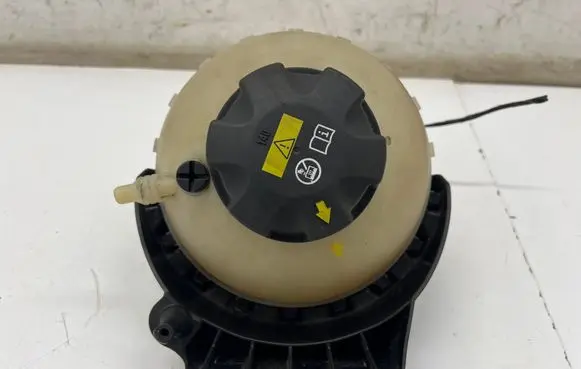 BMW 1 F20 F21 Coolant expansion tank/reservoir 7642159