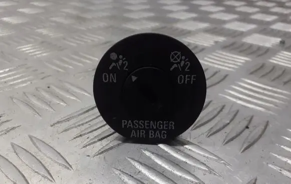 Opel Insignia A Passenger airbag on/off switch 13268602