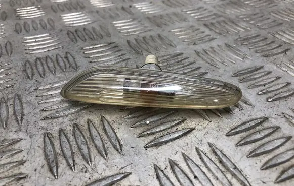 BMW 5 E60 E61 Front fender indicator light 8382104
