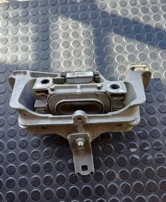 Mercedes-Benz CLA C117 X117 W117 Engine mount bracket A2462402617