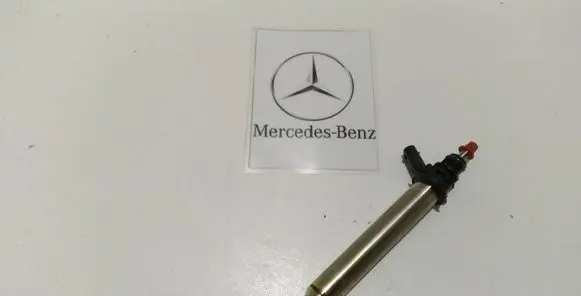 Mercedes-Benz GL X166 Fuel injector A2560700187 0261500397