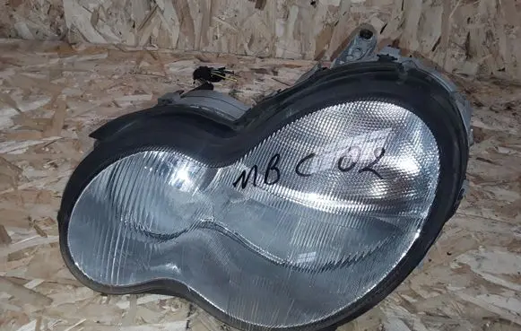 Mercedes-Benz C W203 Headlight/headlamp 0301166201 A2038200161