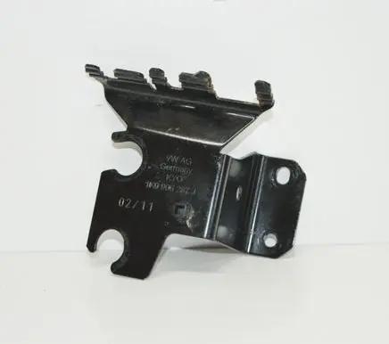 Volkswagen Tiguan Other engine bay part 1K0906287J