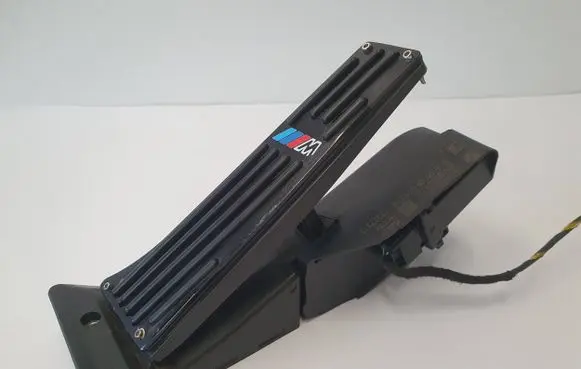 BMW 1 E82 E88 Accelerator throttle pedal 6786589 6PV00937920